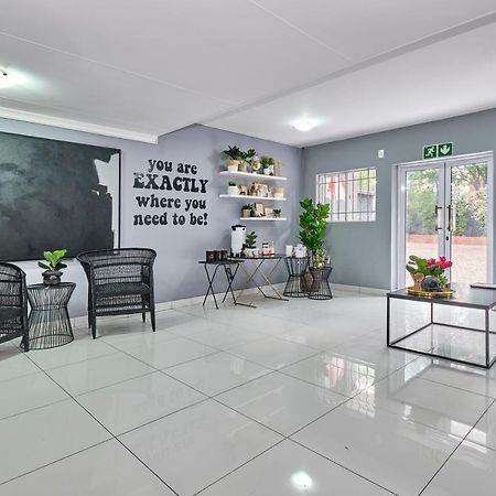 Inn & Out Sandton Johannesburg Ngoại thất bức ảnh