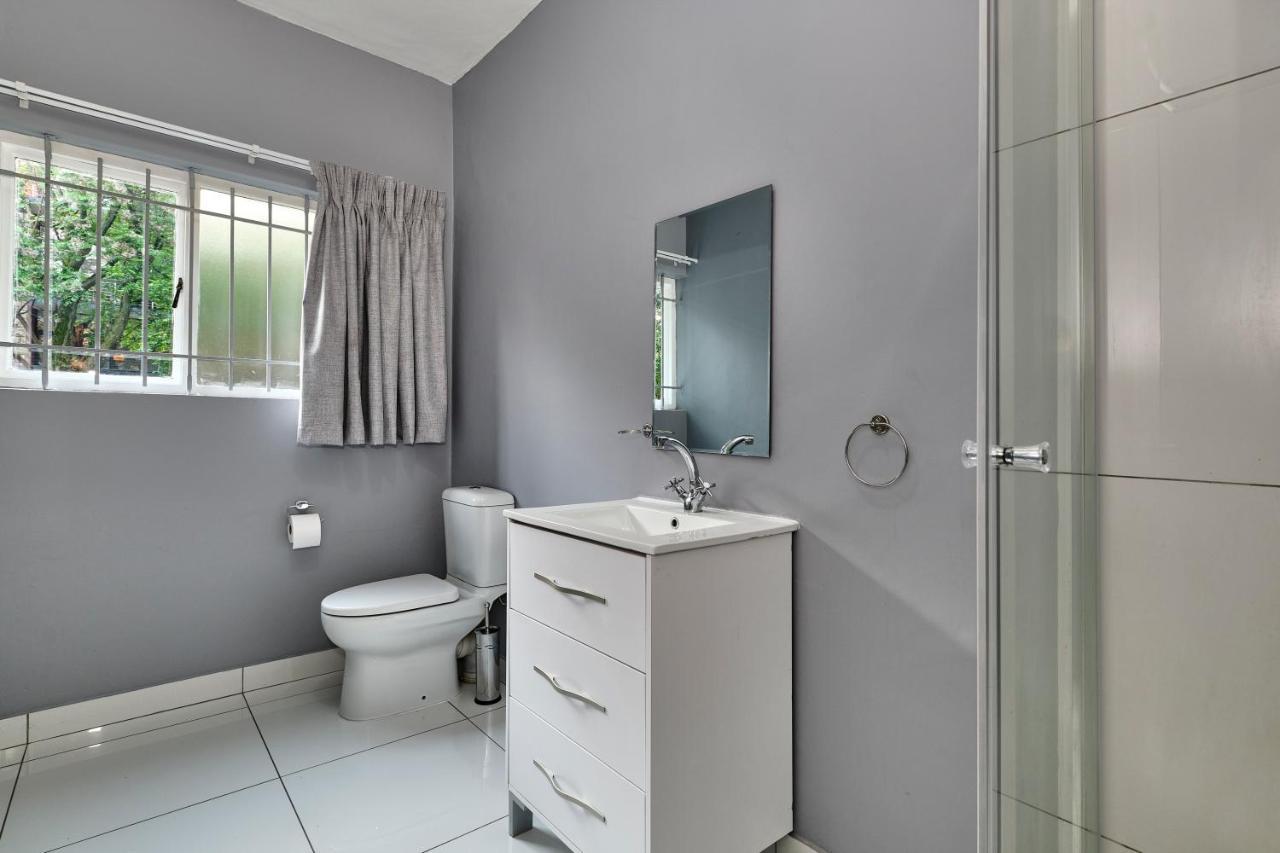 Inn & Out Sandton Johannesburg Ngoại thất bức ảnh