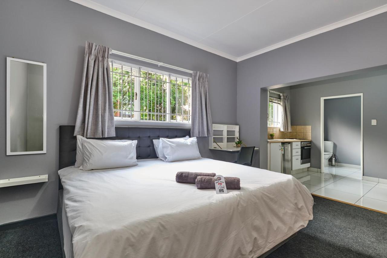 Inn & Out Sandton Johannesburg Ngoại thất bức ảnh